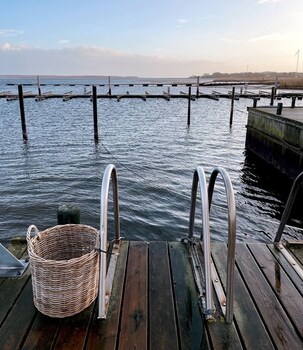 kirseb rkroen the inn between