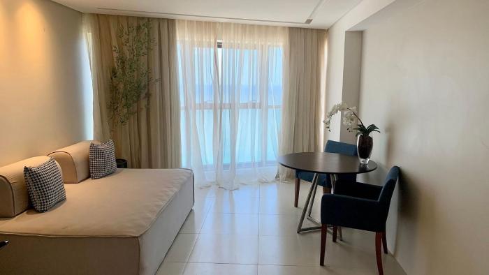 hy beach flats international