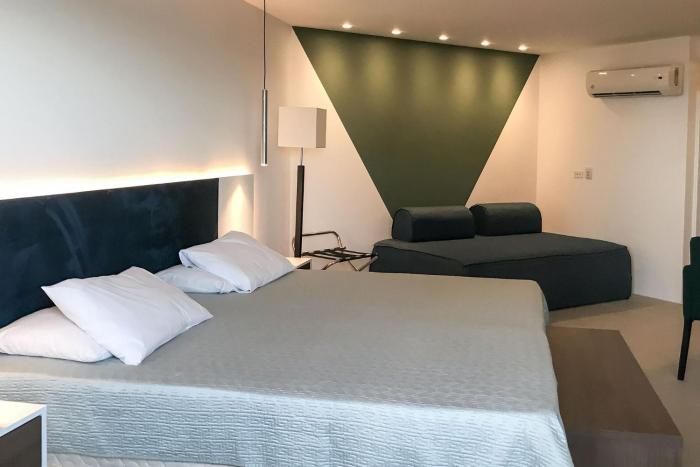 hy beach flats international