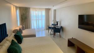 hy beach flats international