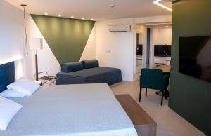 hy beach flats international