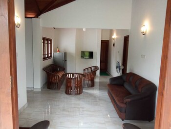 White House Holiday Home,,2 star