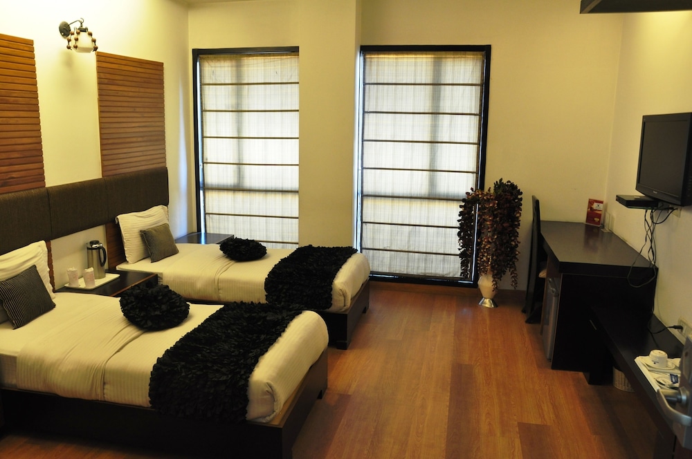 haris court inns and hotels