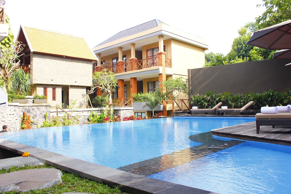 merak village