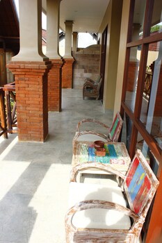 merak village