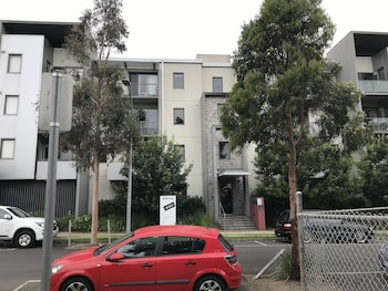 readyset apartments on altona