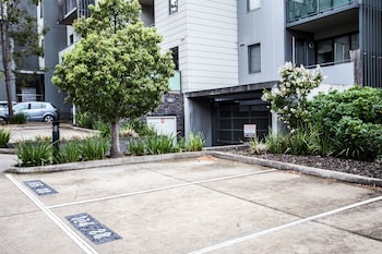 readyset apartments on altona