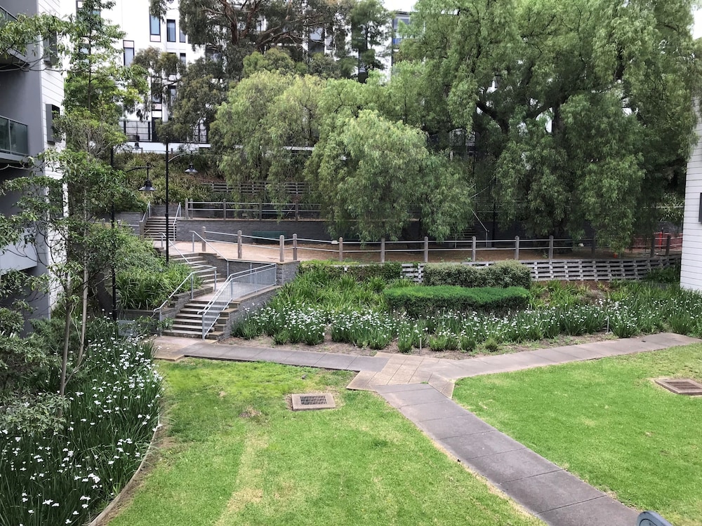 readyset apartments on altona