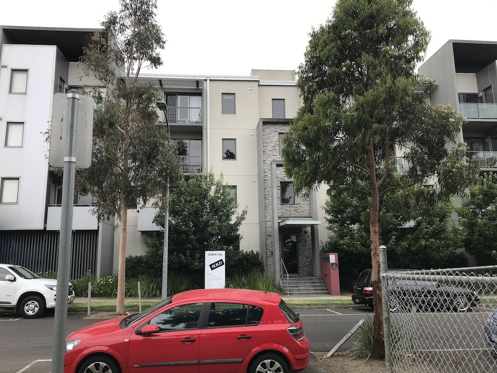 readyset apartments on altona