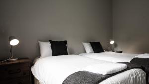 readyset apartments on altona