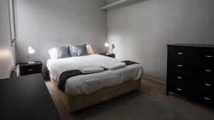 readyset apartments on altona