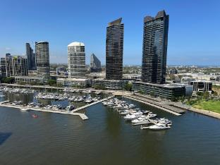 winston apartments docklands