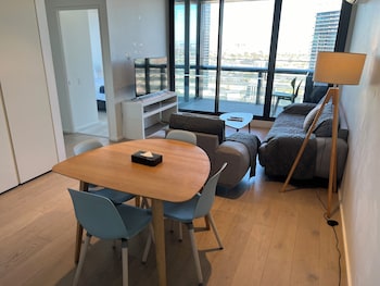 winston apartments docklands
