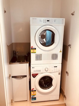 winston apartments docklands