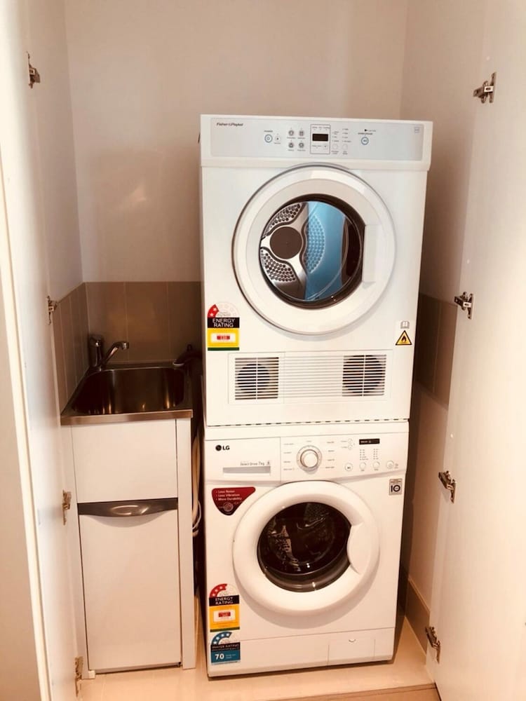 winston apartments docklands