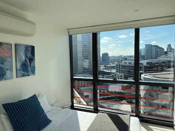 winston apartments docklands