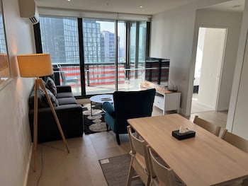 winston apartments docklands