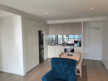 winston apartments docklands