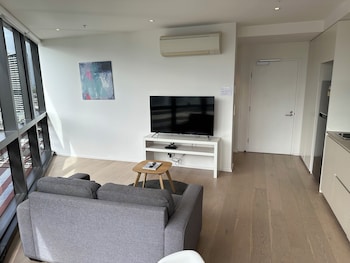 winston apartments docklands