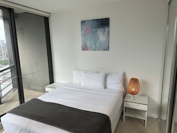 winston apartments docklands