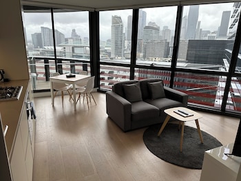 winston apartments docklands