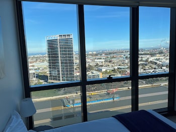 winston apartments docklands