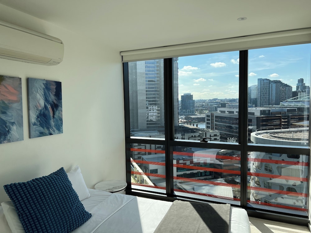 winston apartments docklands