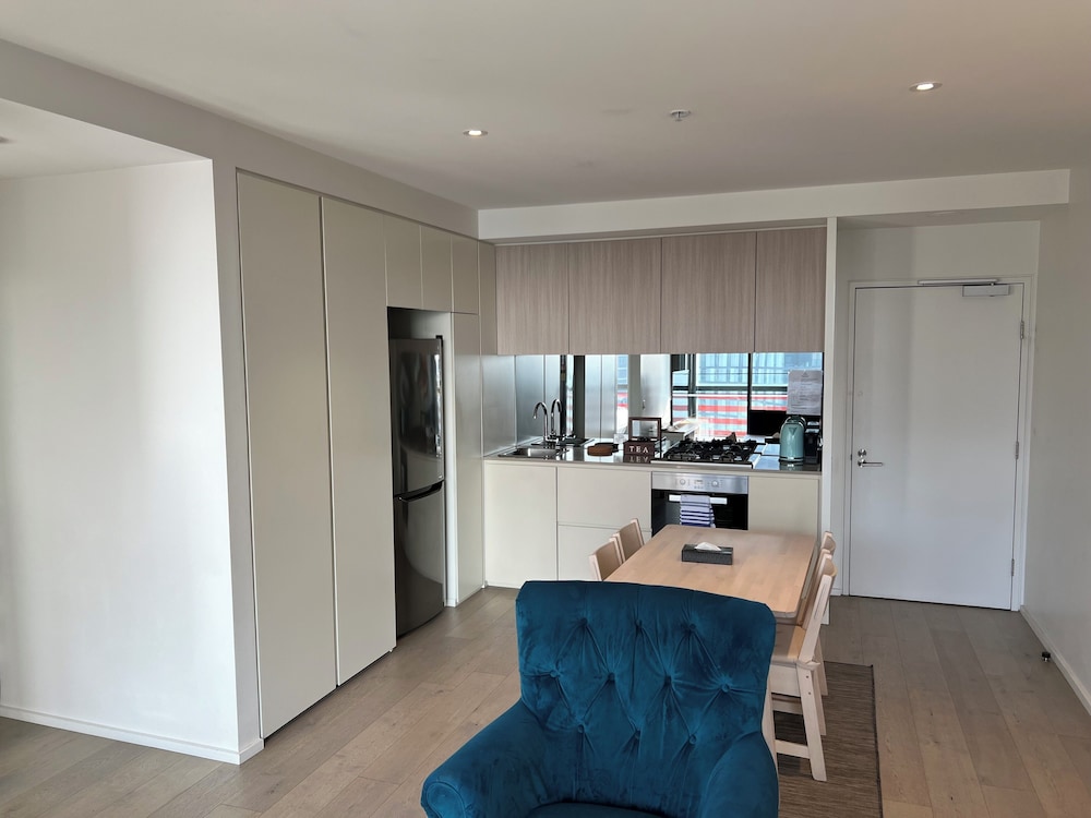 winston apartments docklands