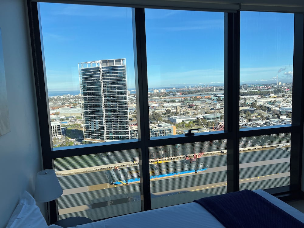 winston apartments docklands