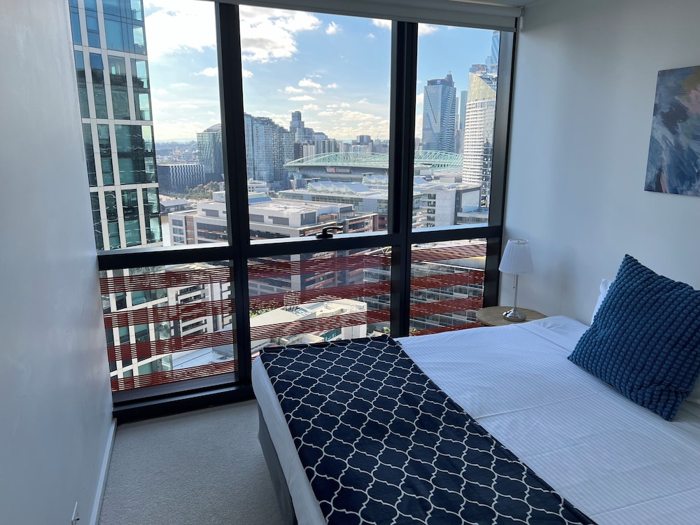 winston apartments docklands