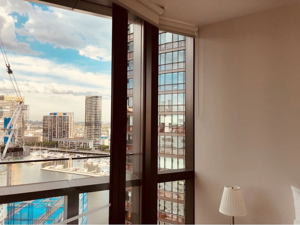 winston apartments docklands