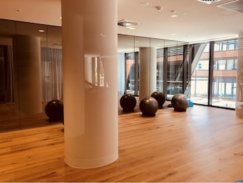 winston apartments docklands