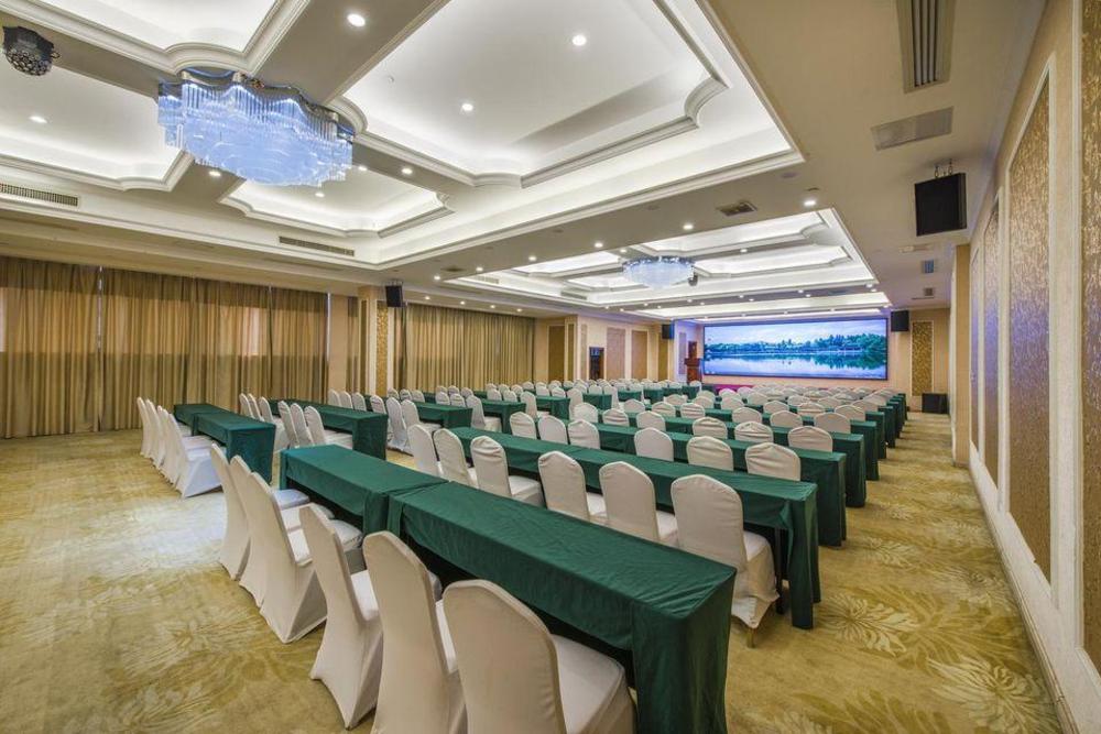 vienna hotel guangxi guigang high speed railway station central square