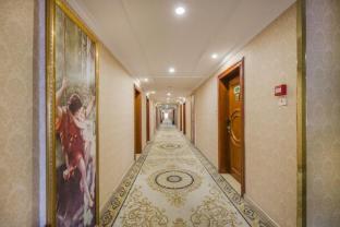 vienna hotel guangxi guigang high speed railway station central square