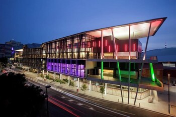 fv dream 2 bed apt pool free parking qfv211 16