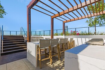 fv dream 2 bed apt pool free parking qfv211 16