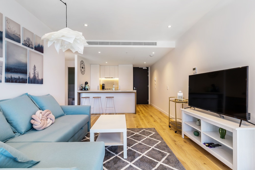 fv dream 2 bed apt pool free parking qfv211 16