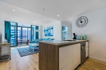 fv dream 2 bed apt pool free parking qfv211 16