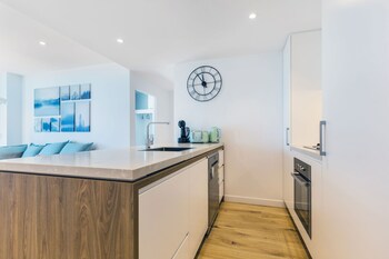 fv dream 2 bed apt pool free parking qfv211 16