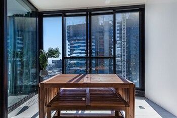 fv dream 2 bed apt pool free parking qfv211 16