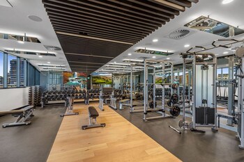 fv dream 2 bed apt pool free parking qfv211 16