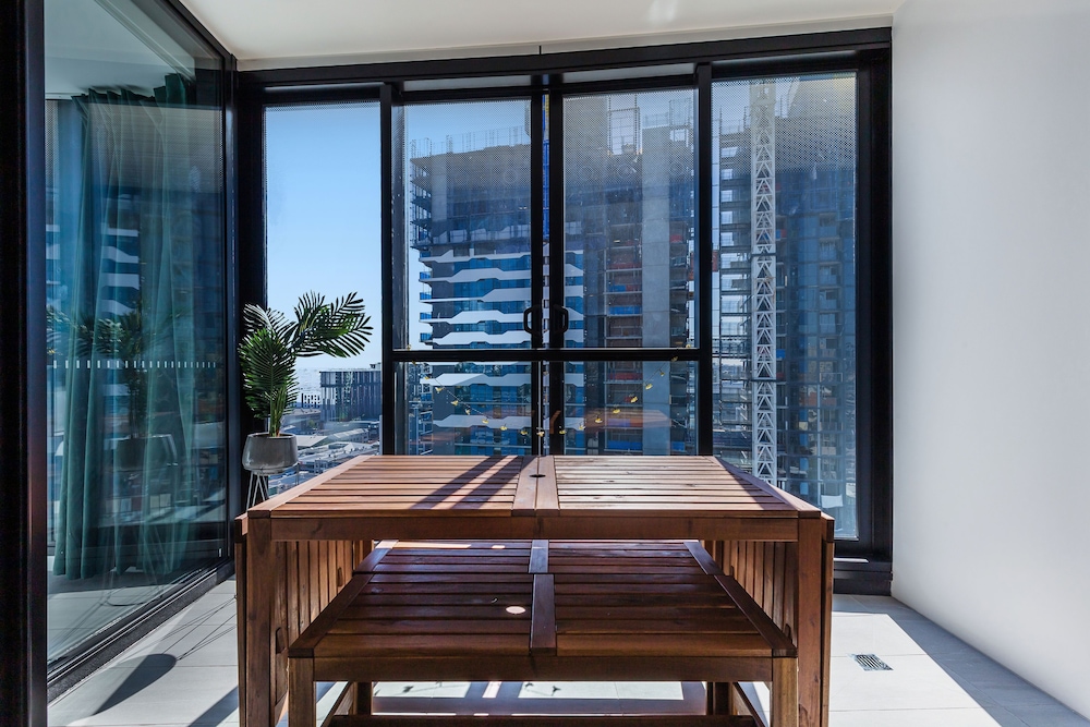 fv dream 2 bed apt pool free parking qfv211 16