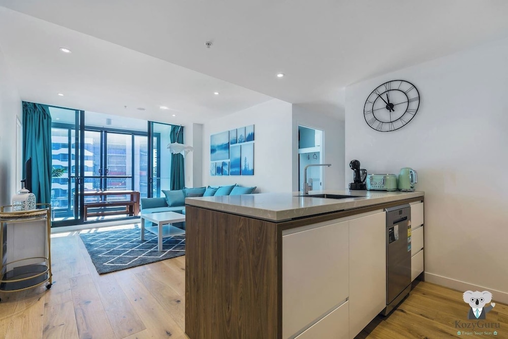 fv dream 2 bed apt pool free parking qfv211 16