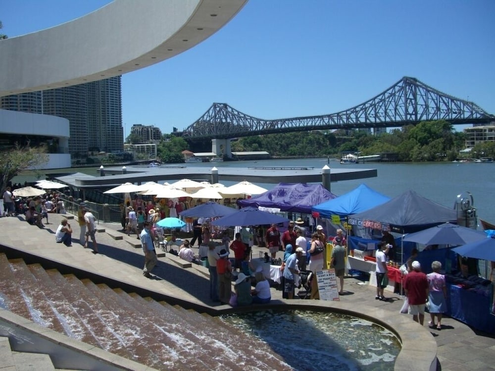 fv dream 2 bed apt pool free parking qfv211 16