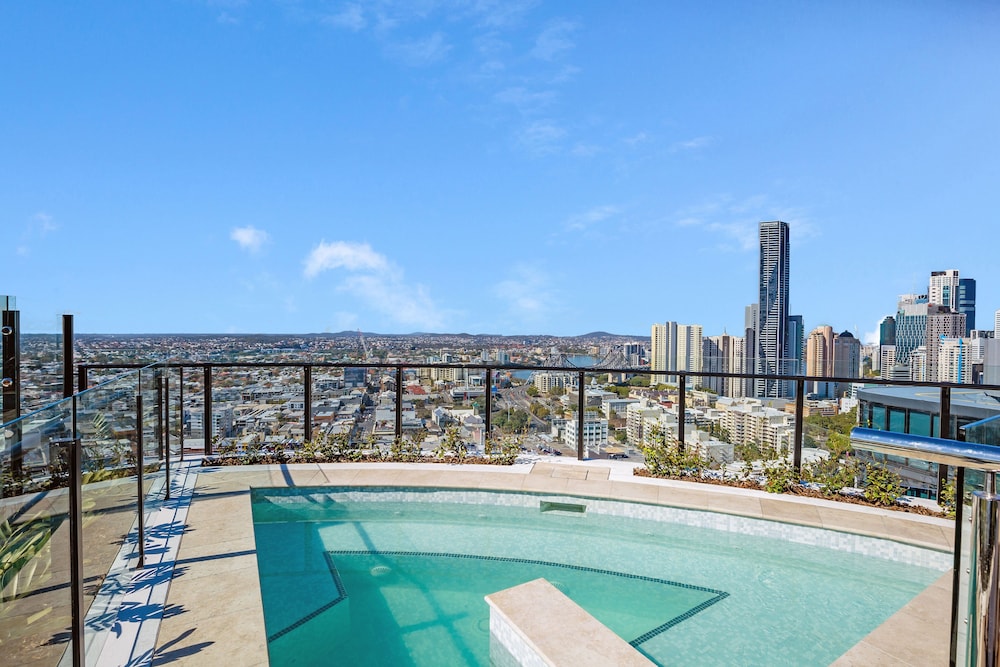 fv dream 2 bed apt pool free parking qfv211 16