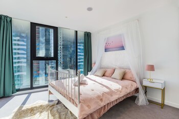 fv dream 2 bed apt pool free parking qfv211 16