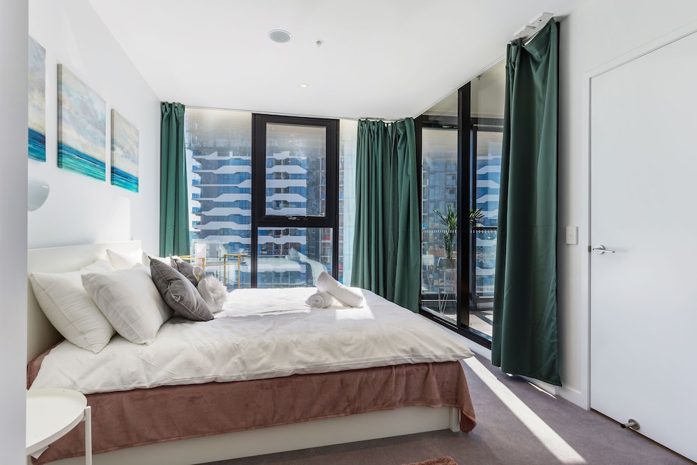 fv dream 2 bed apt pool free parking qfv211 16