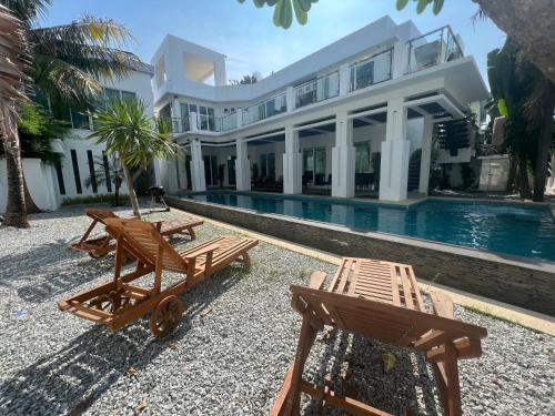 premium pool villas pattaya