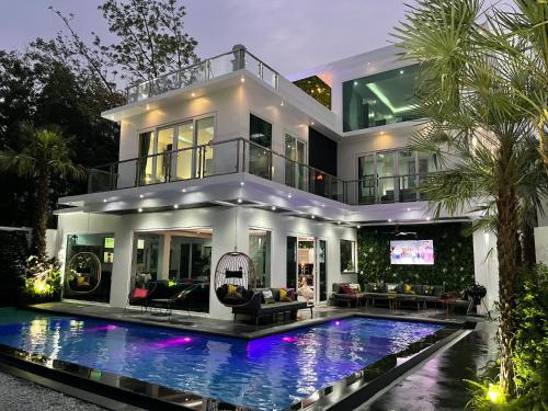 premium pool villas pattaya