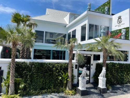 premium pool villas pattaya